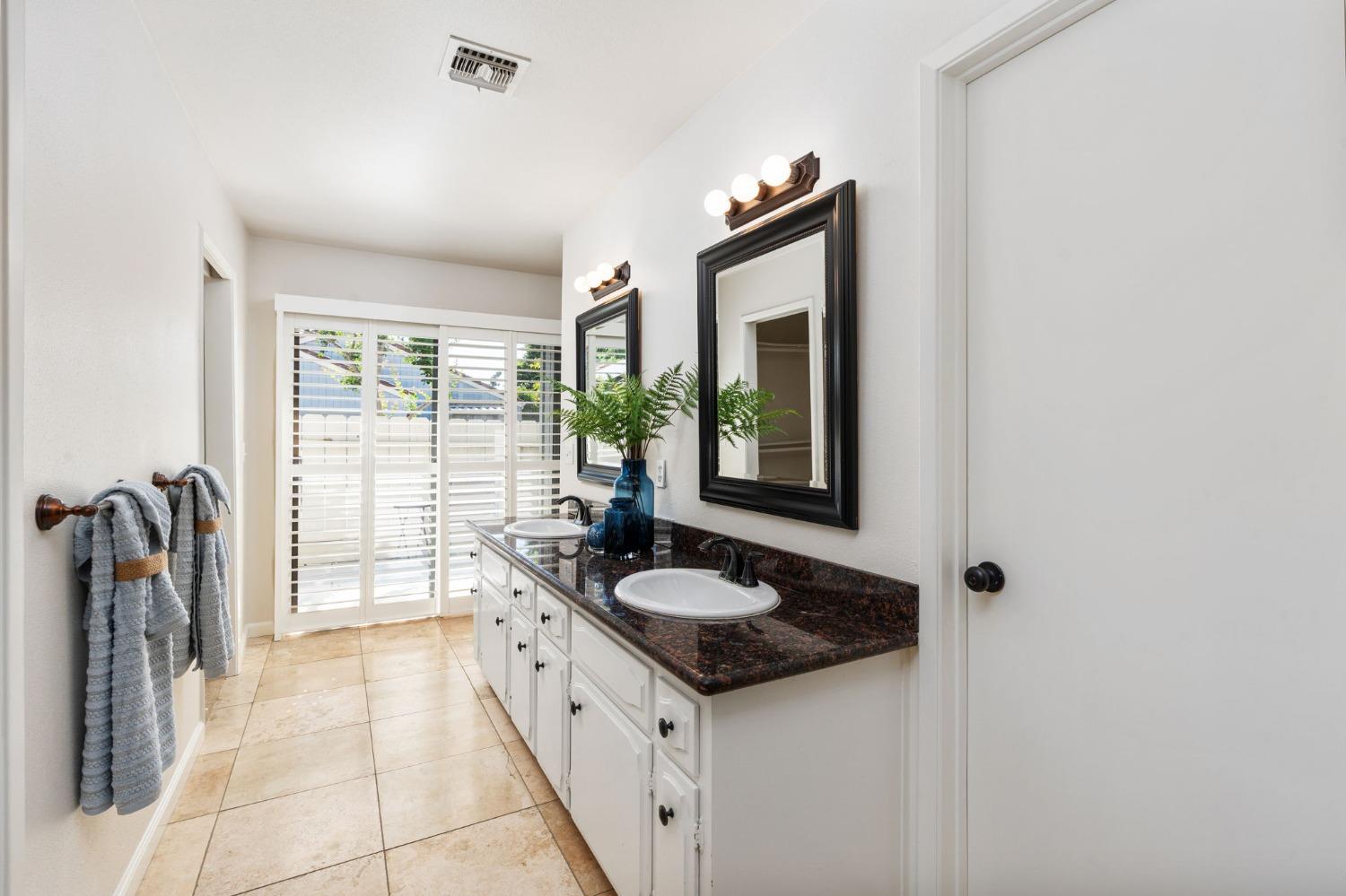 1864 Cougar Lane Clovis, CA 93611 - Photo 17 of 32