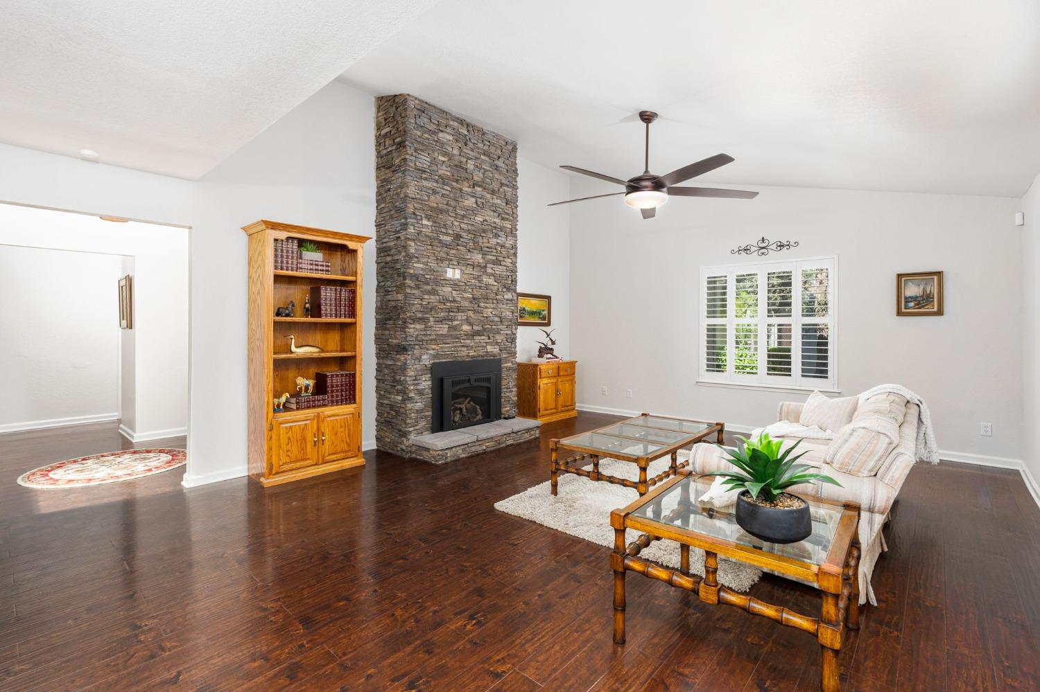 1864 Cougar Lane Clovis, CA 93611 - Photo 7 of 32