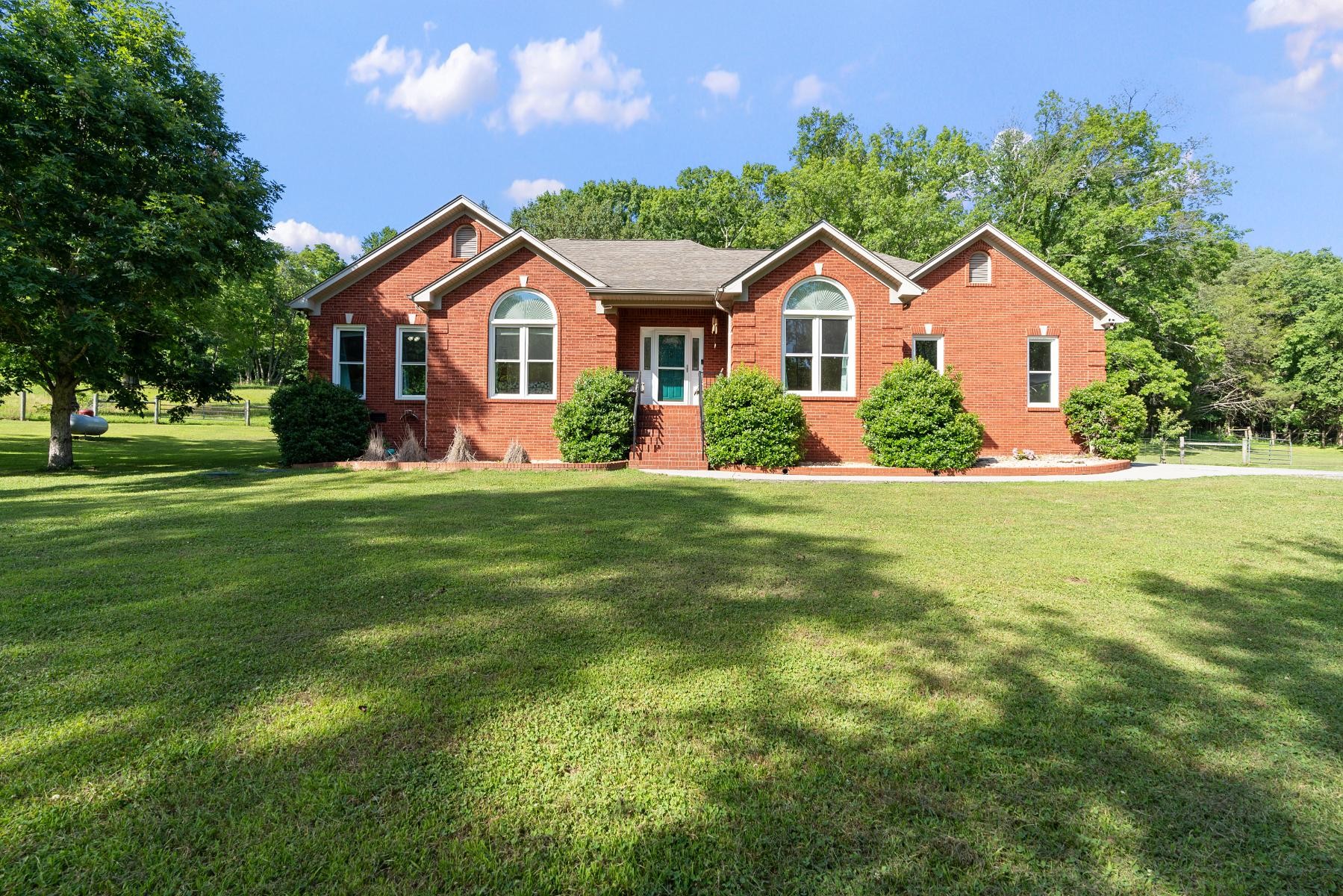 28 Spring Valley Road Taft, TN 38488 - Photo 1 of 55