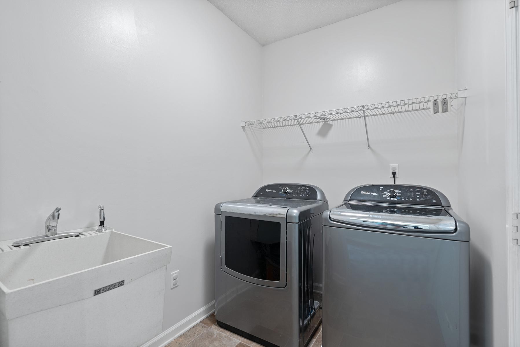 28 Spring Valley Road Taft, TN 38488 - Photo 34 of 55 a utility room with dryer and washer