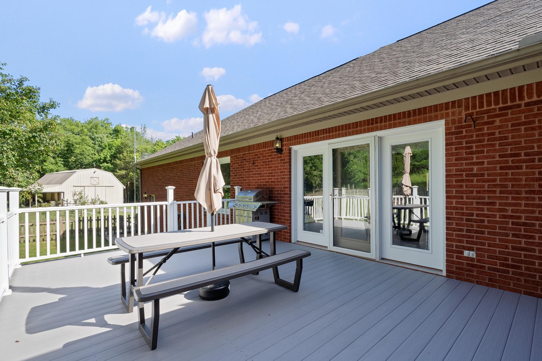 28 Spring Valley Road Taft, TN 38488 - Photo 35 of 55 a view of a chairs and table in the patio