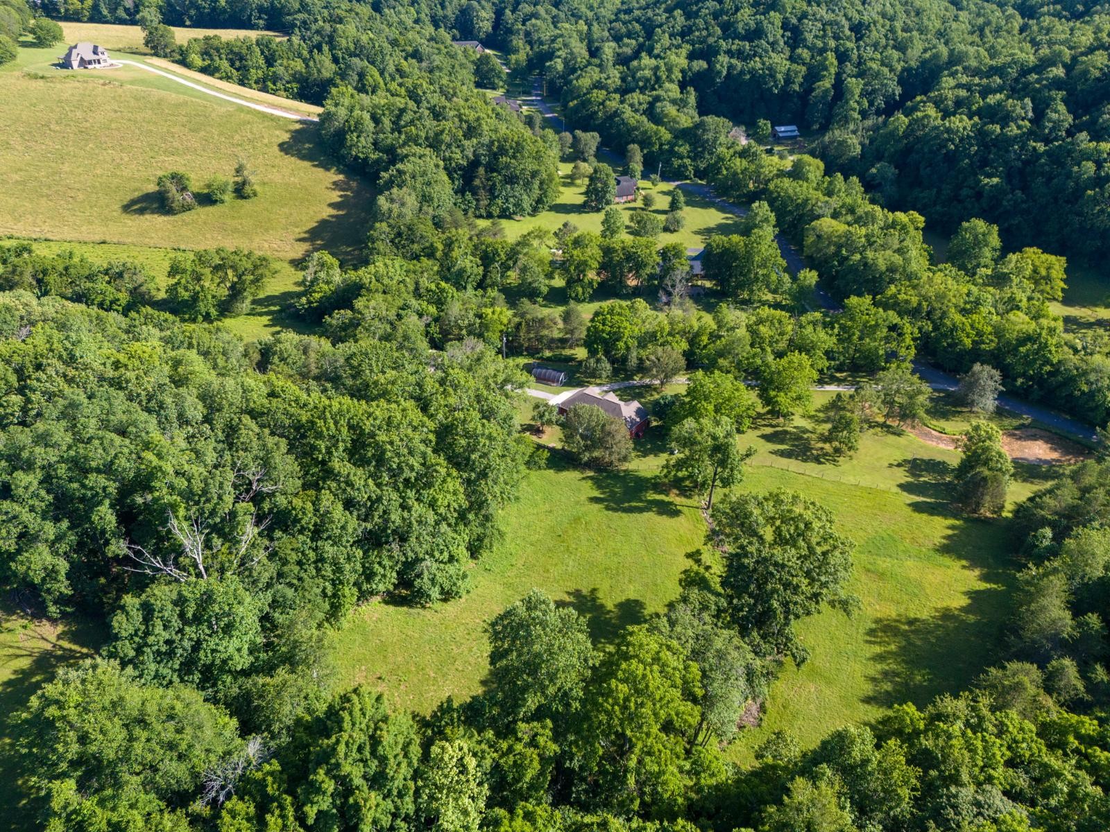 28 Spring Valley Road Taft, TN 38488 - Photo 49 of 55 a view of a garden with an ocean