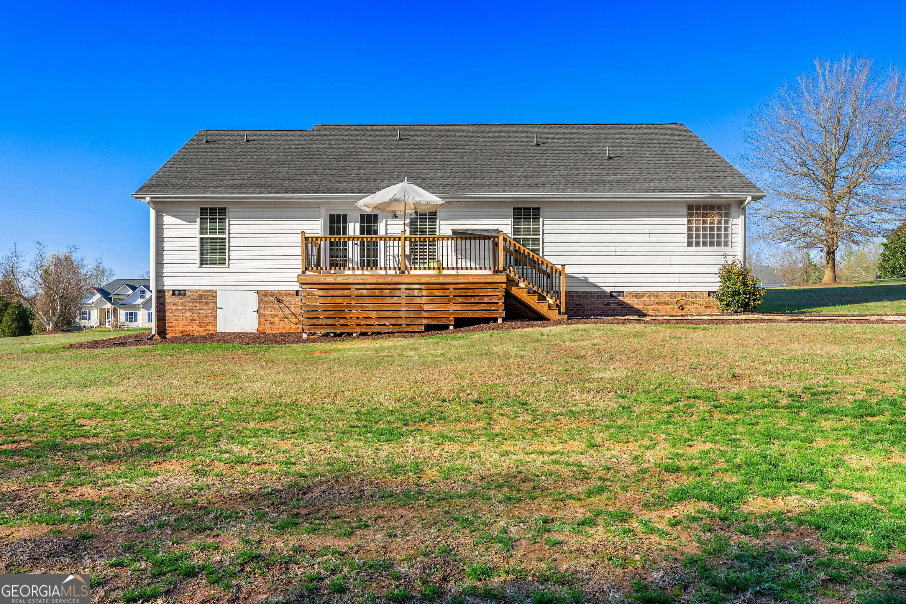 175 Highland Ridge Drive Hartwell, GA 30643 - Photo 37 of 46 a front view of house with yard