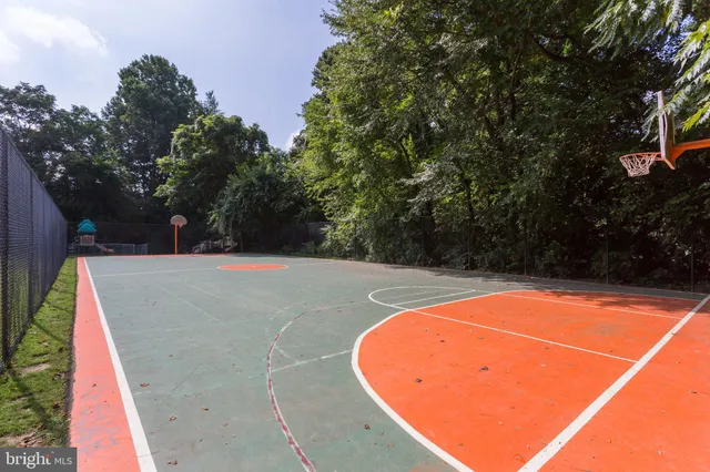 a view of a tennis court