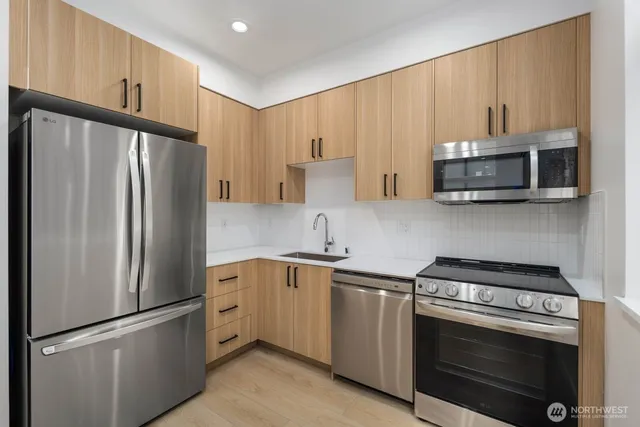 $584,950 | 546 South Cloverdale Street, Unit D, Seattle, WA 98108