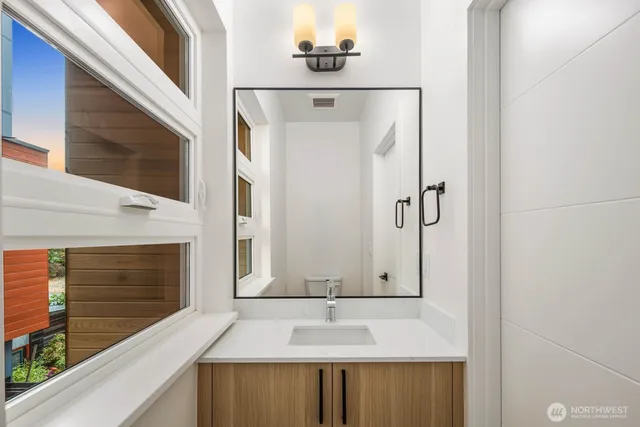 $584,950 | 546 South Cloverdale Street, Unit D, Seattle, WA 98108