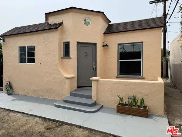 $1,425,000 | 6141 Hazeltine Avenue, Van Nuys, CA 91401