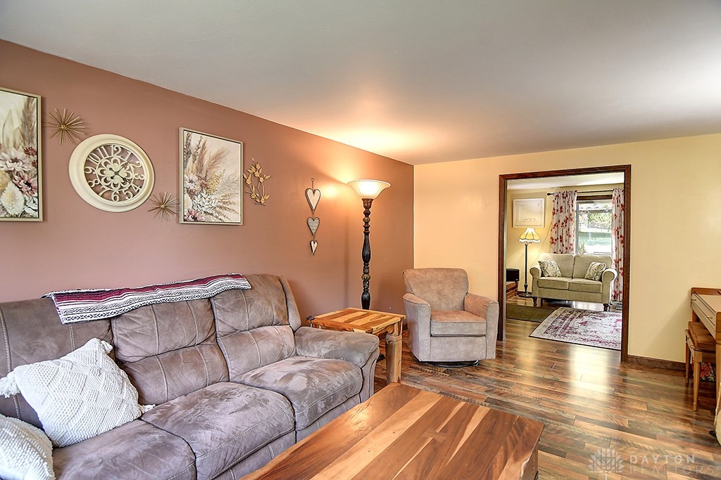 6447 Highbury Road Huber Heights, OH 45424 - Photo 5 of 33 Living Room