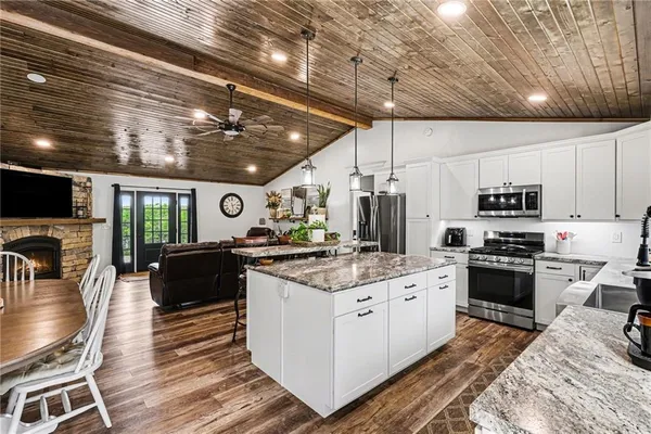 $479,900 | 16 South Lakeview Road, Mapleton, KS 66754