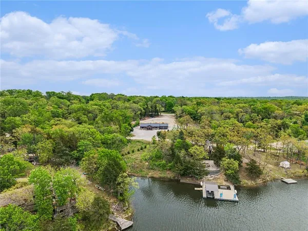 $479,900 | 16 South Lakeview Road, Mapleton, KS 66754