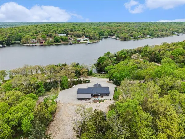 $479,900 | 16 South Lakeview Road, Mapleton, KS 66754