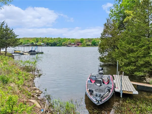 $479,900 | 16 South Lakeview Road, Mapleton, KS 66754