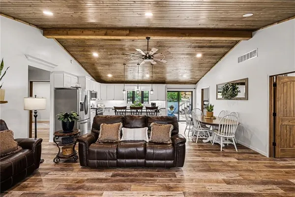$479,900 | 16 South Lakeview Road, Mapleton, KS 66754