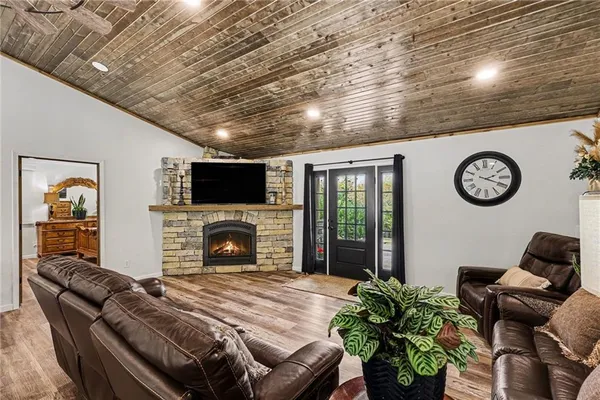$479,900 | 16 South Lakeview Road, Mapleton, KS 66754