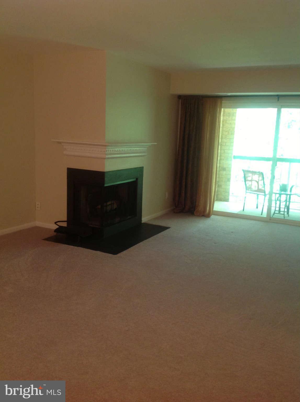 5827 Cove Landing Road, Unit 303 Burke, VA 22015 - Photo 10 of 16 Living Room