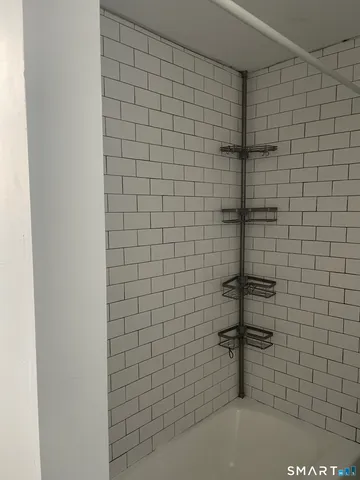 $1,900 | 70 Highlawn Street, Waterbury, CT 06705