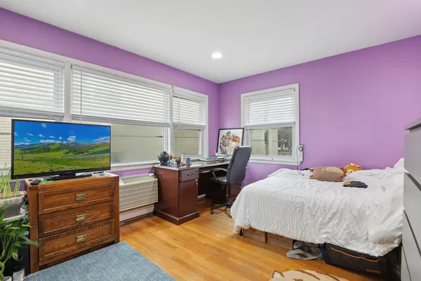 $4,600 | 2147 Ridge Avenue, Unit 2D, Evanston, IL 60201