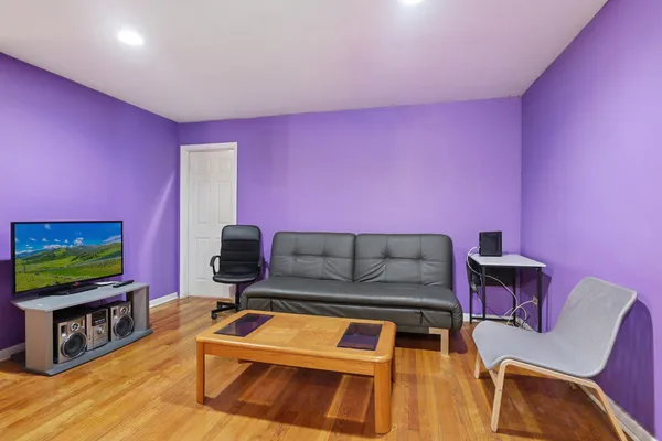 $4,600 | 2147 Ridge Avenue, Unit 2D, Evanston, IL 60201