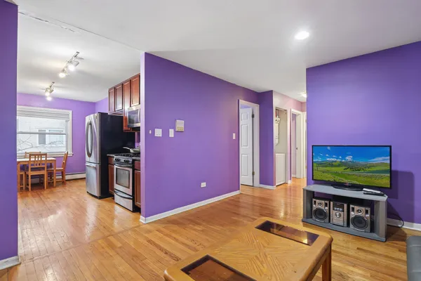 $4,600 | 2147 Ridge Avenue, Unit 2D, Evanston, IL 60201