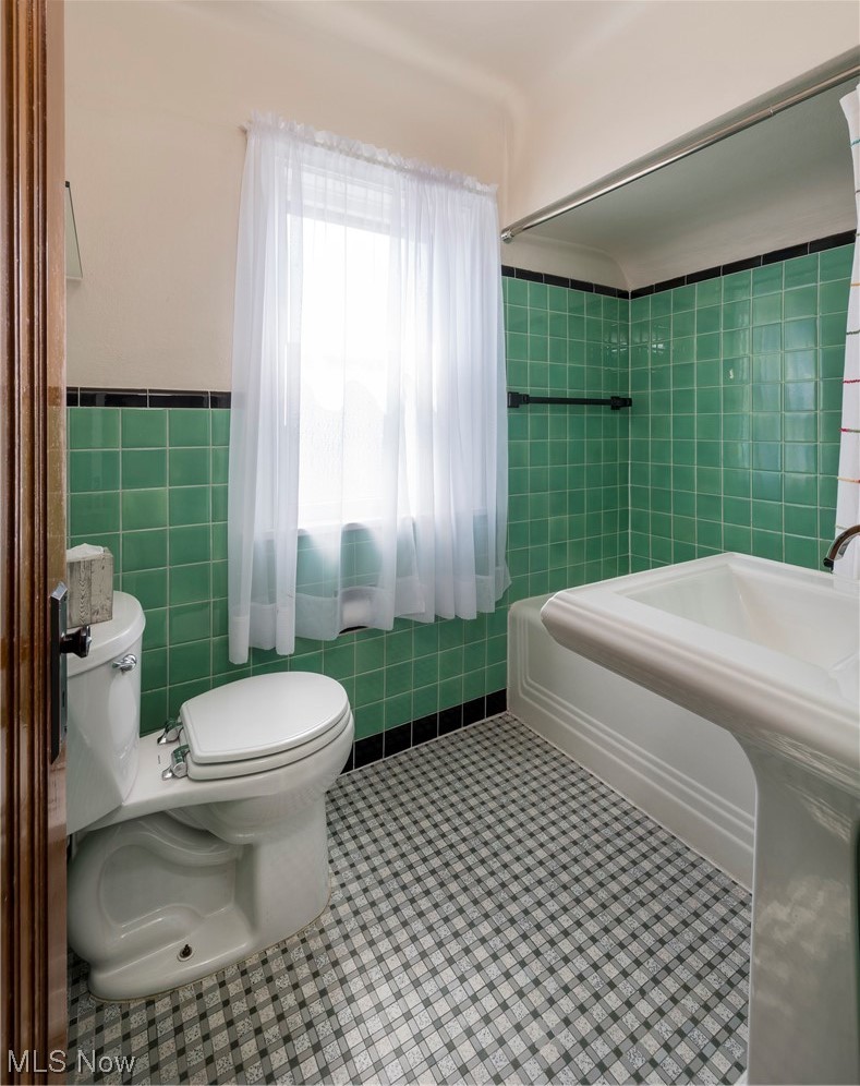 2321 Ralph Avenue Cleveland, OH 44109 - Photo 24 of 33 Full Bath