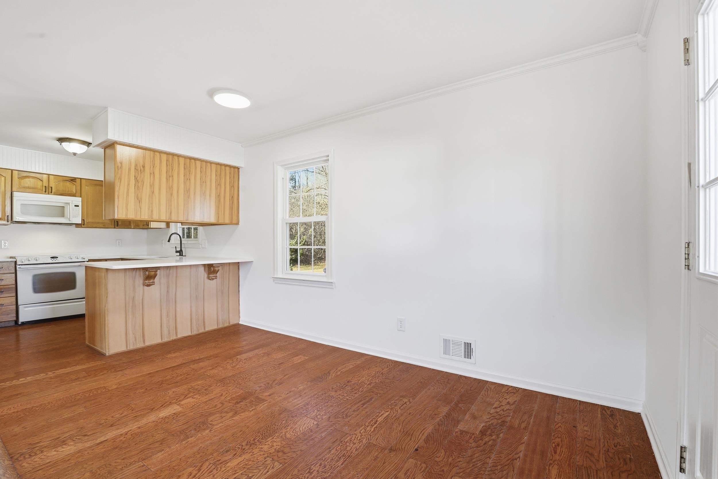 513 East Turner Street Landrum, SC 29356 - Photo 7 of 32