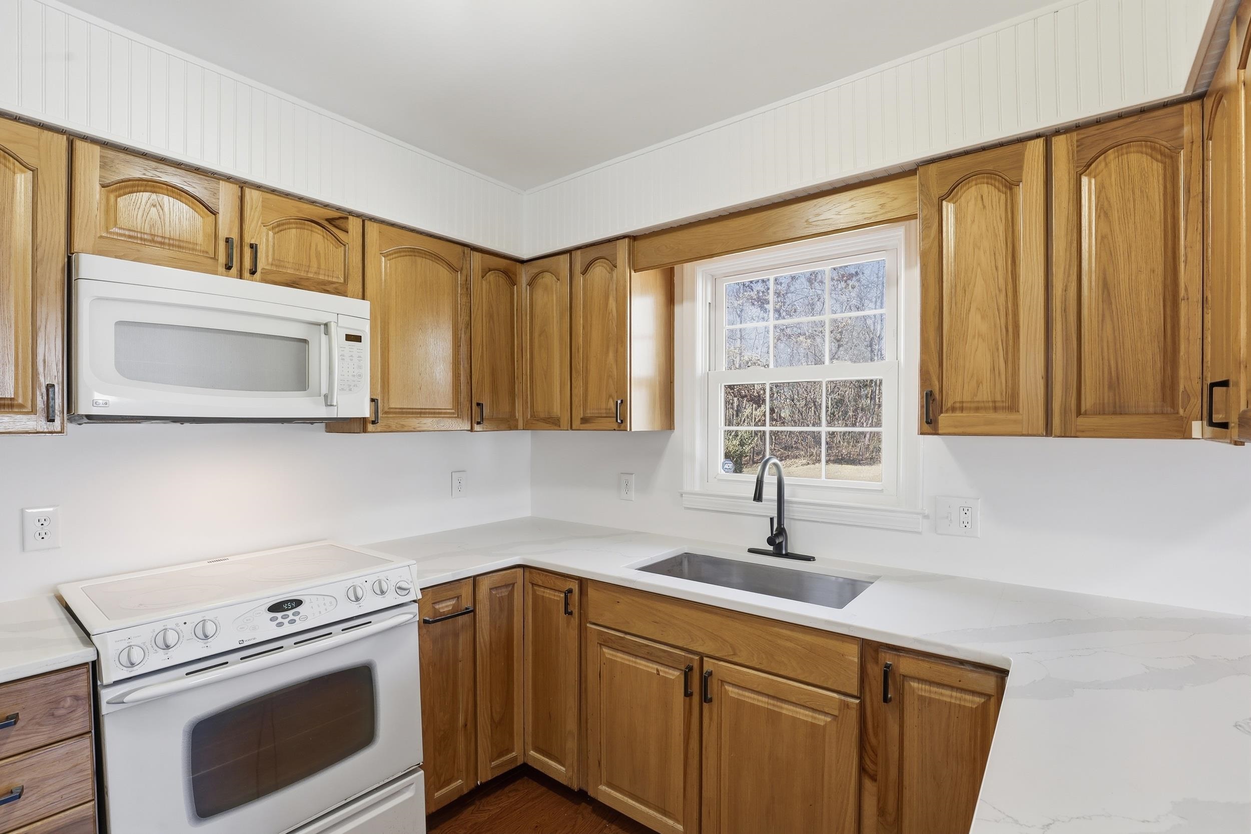 513 East Turner Street Landrum, SC 29356 - Photo 9 of 32