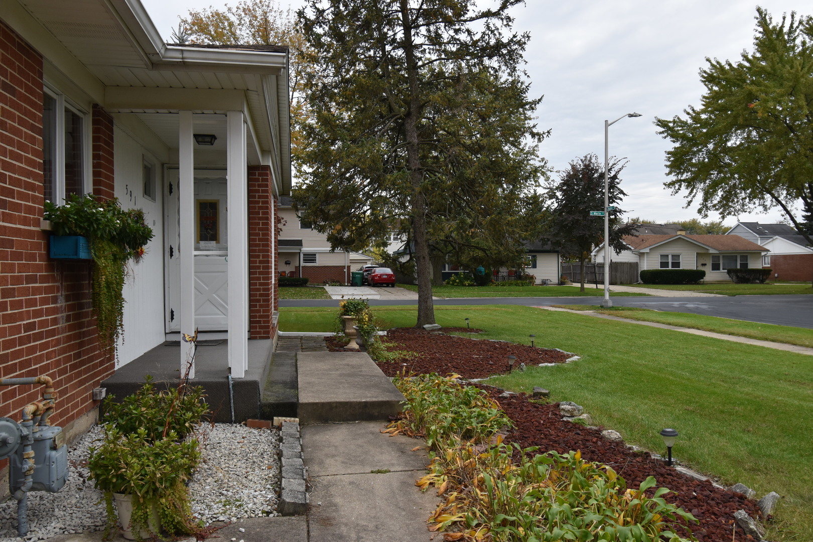 591 Audrey Lane Wheeling, IL 60090 - Photo 2 of 18