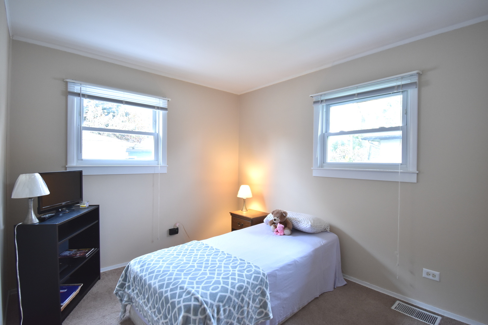 591 Audrey Lane Wheeling, IL 60090 - Photo 12 of 18