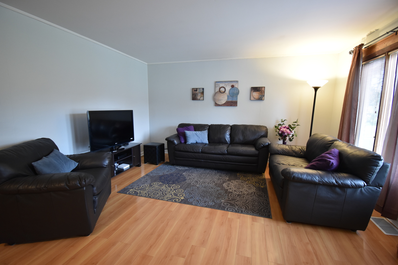 591 Audrey Lane Wheeling, IL 60090 - Photo 3 of 18