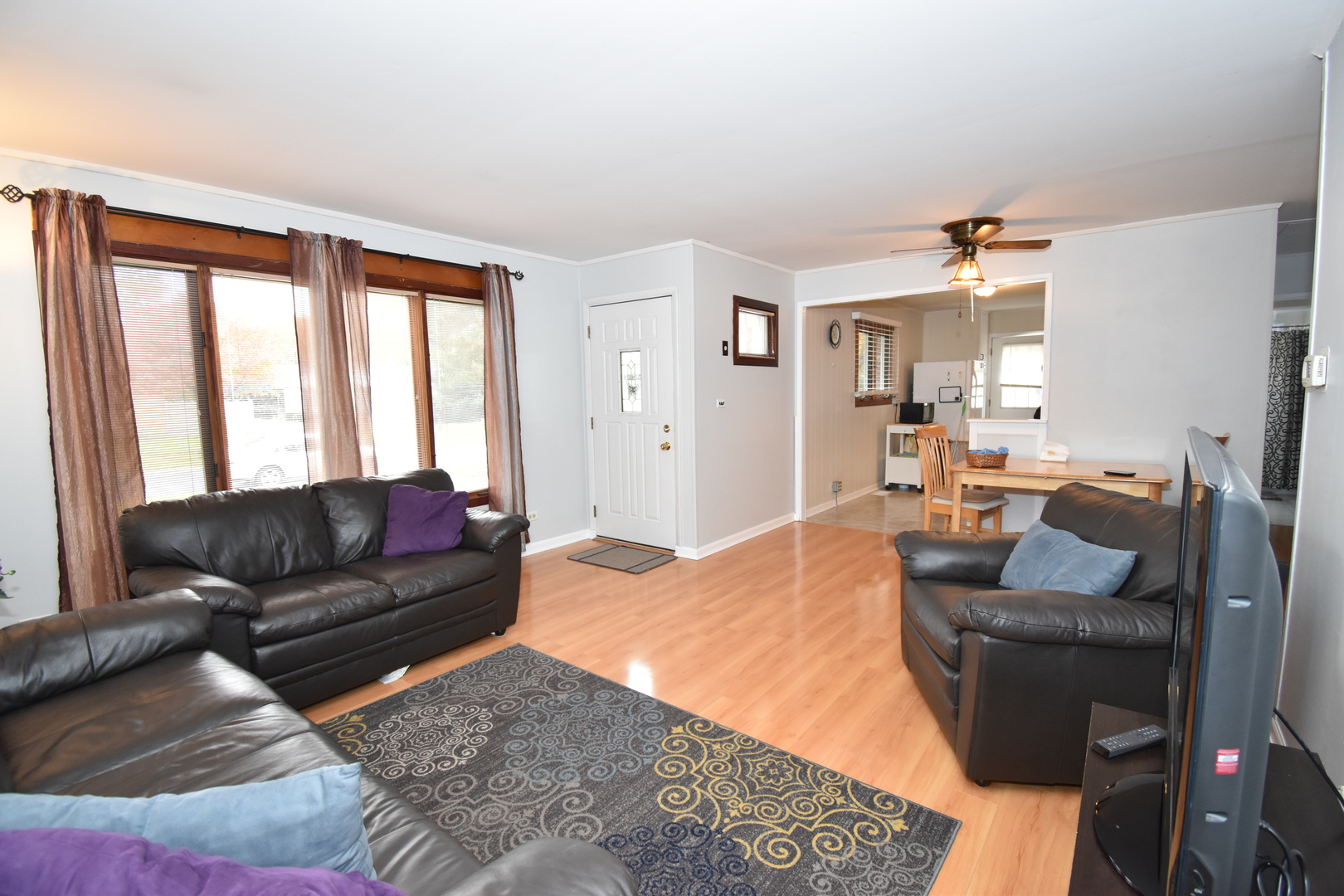 591 Audrey Lane Wheeling, IL 60090 - Photo 5 of 18