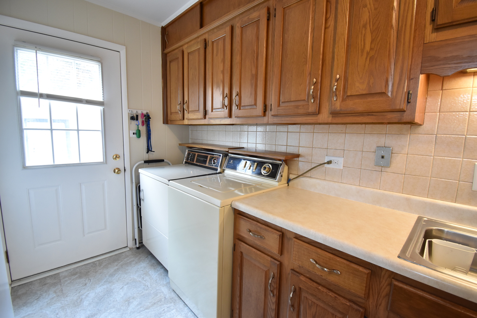 591 Audrey Lane Wheeling, IL 60090 - Photo 8 of 18