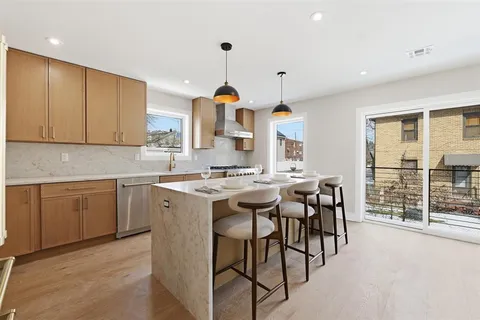 $979,000 | 140 A Weigands Lane, Secaucus, NJ 07094