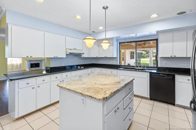 $599,000 | 3181 Southeast Fairway West, Stuart, FL 34997