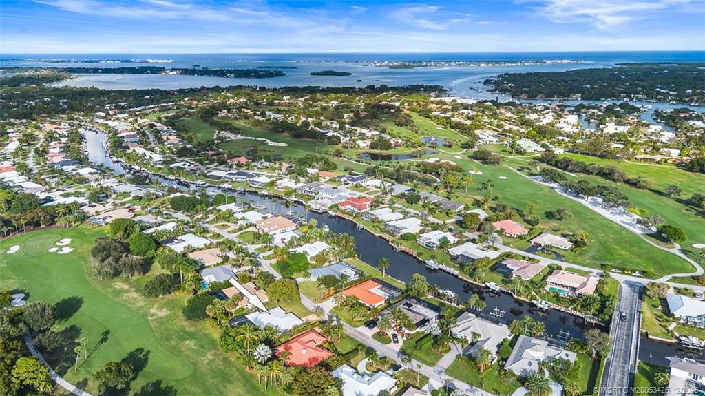 3181 Southeast Fairway West Stuart, FL 34997 - Photo 10 of 59