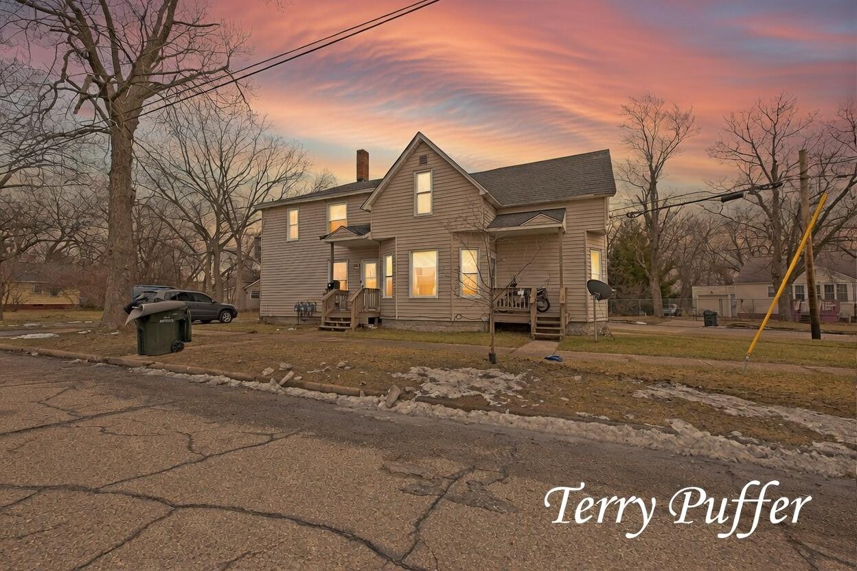 267 Myrtle Avenue Muskegon, MI 49442 - Photo 1 of 31 twilight