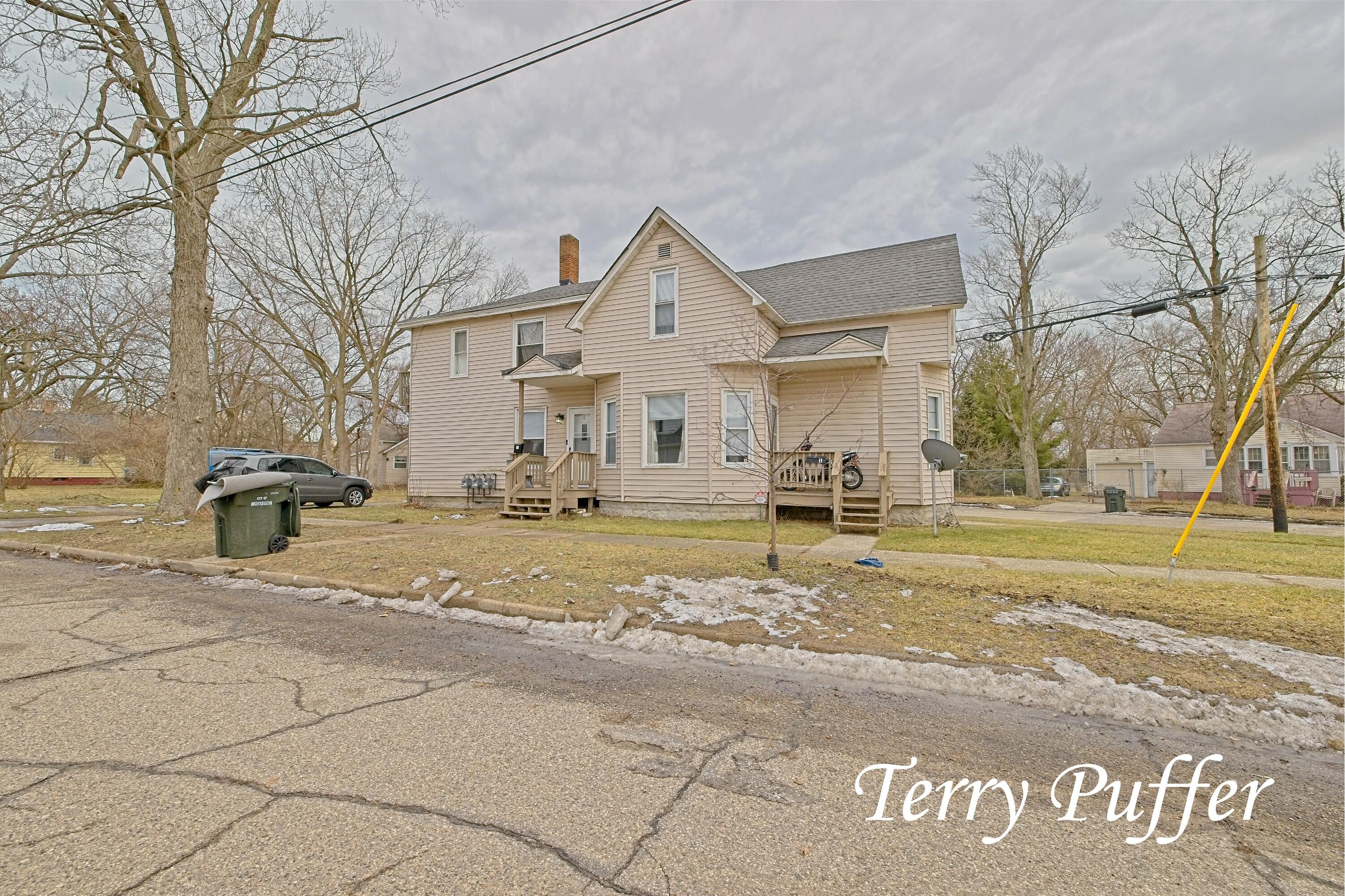 267 Myrtle Avenue Muskegon, MI 49442 - Photo 2 of 31 IMG_8139_HDR