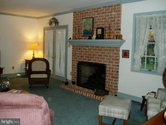 110 Pine Valley Road Elkton, MD 21921 - Photo 15 of 28 Living Room