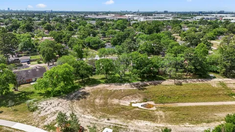 $284,999 | 5918 Par 4 Drive, Houston, TX 77088
