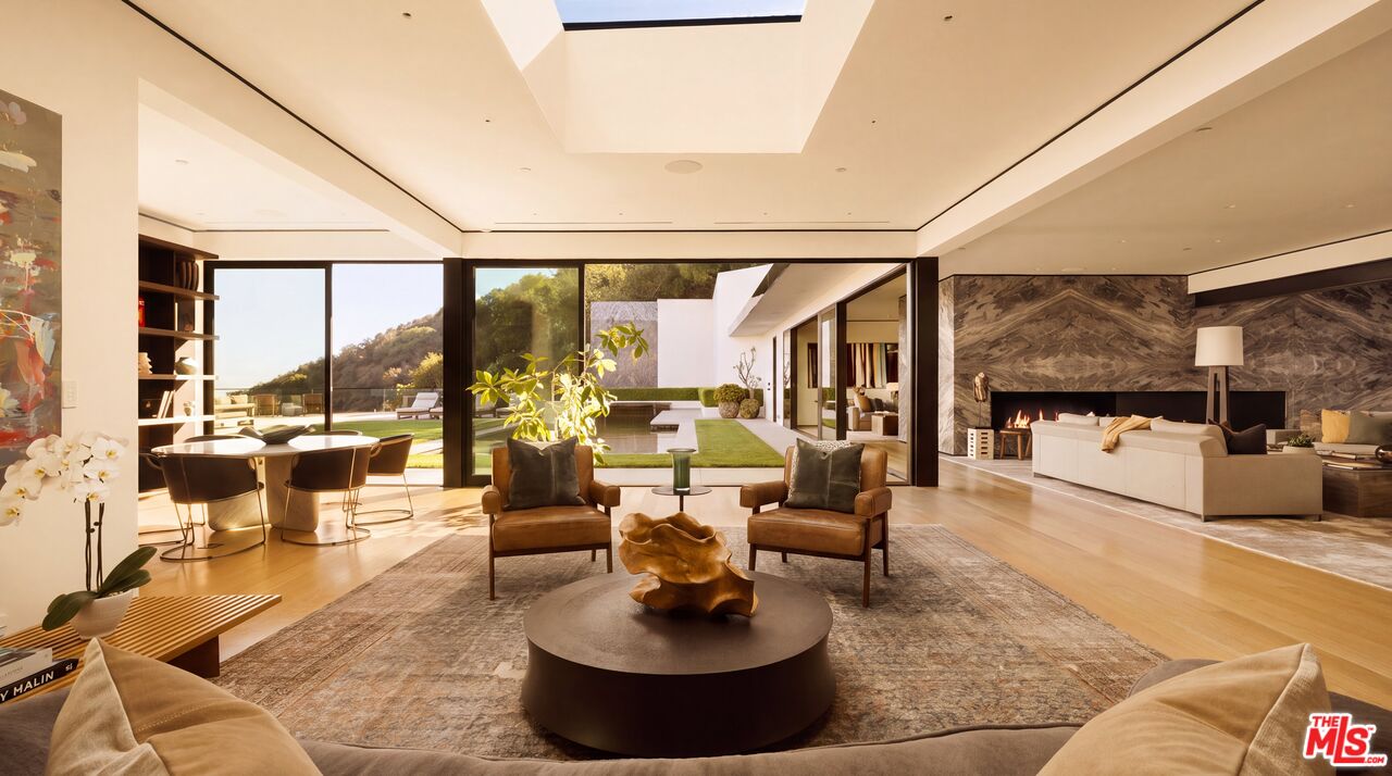 1877 Rising Glen Road Los Angeles, CA 90069 - Photo 18 of 30 Gallery Image 18