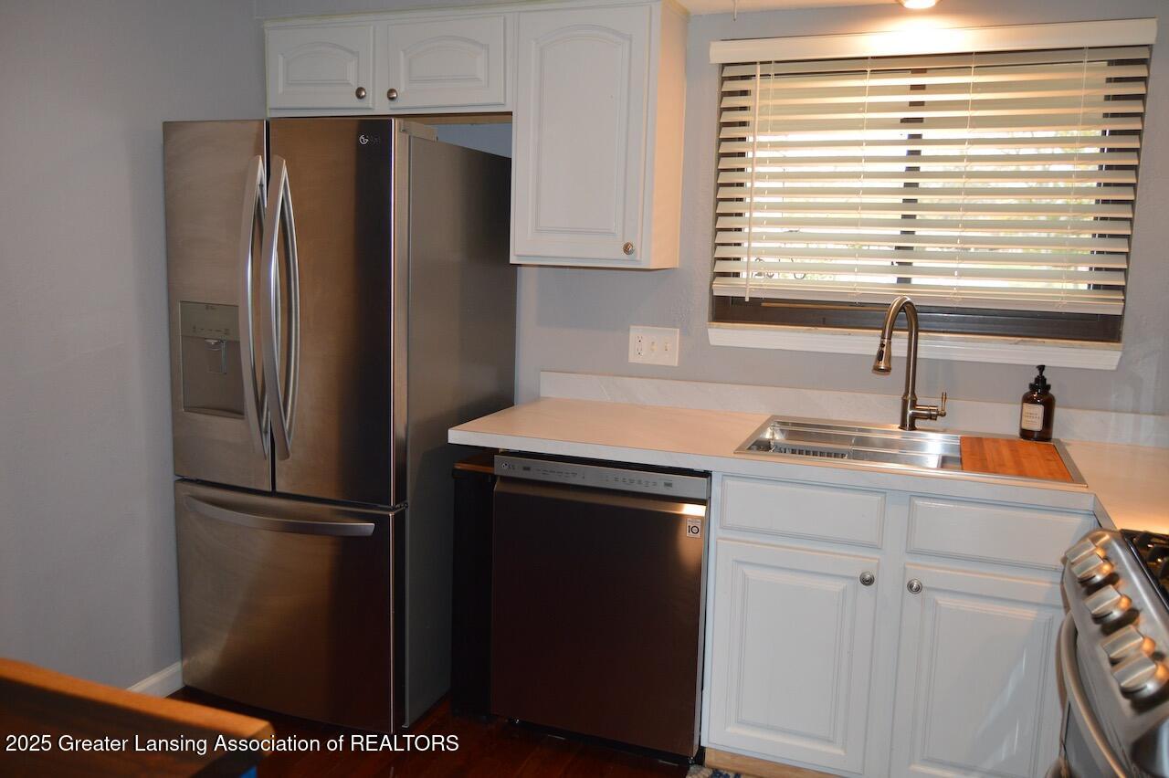 1734 Maple Ridge Road Haslett, MI 48840 - Photo 15 of 60 Kitchen