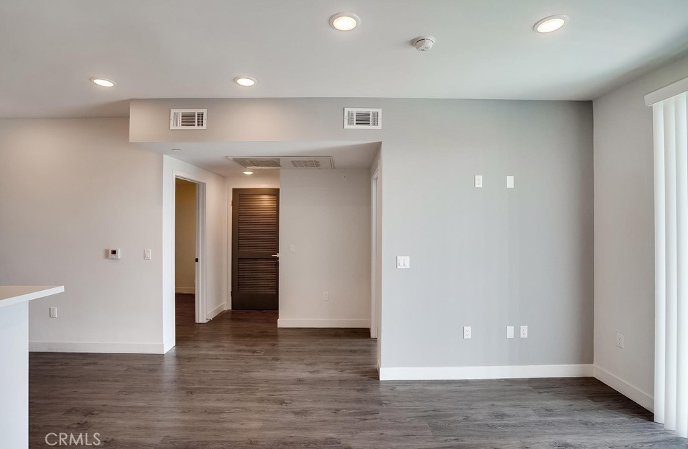 6015 Woodman Avenue, Unit 301 Van Nuys, CA 91401 - Photo 11 of 34