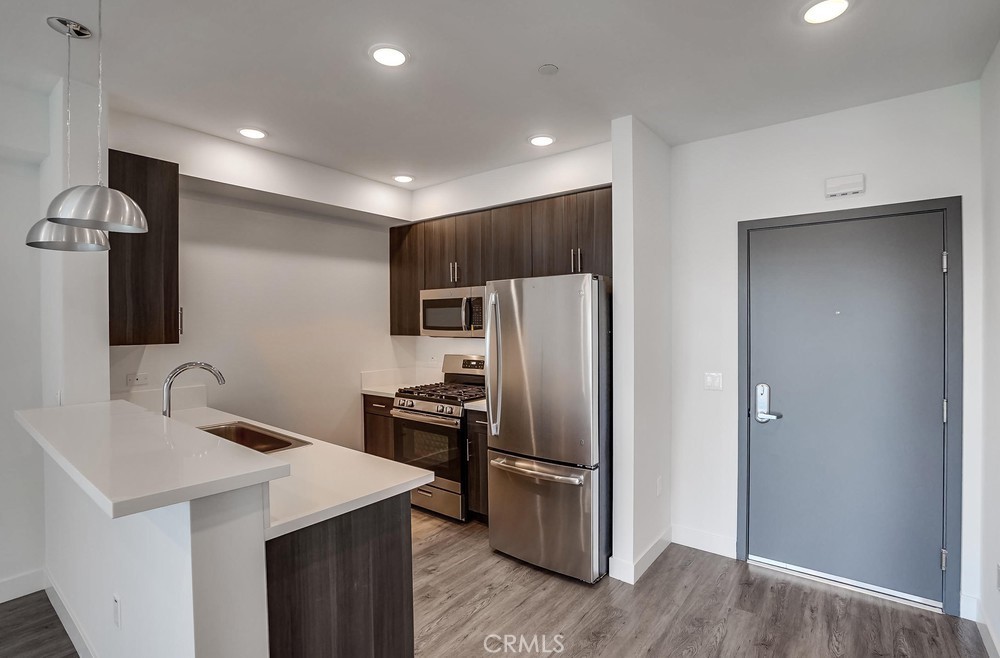 6015 Woodman Avenue, Unit 301 Van Nuys, CA 91401 - Photo 14 of 34