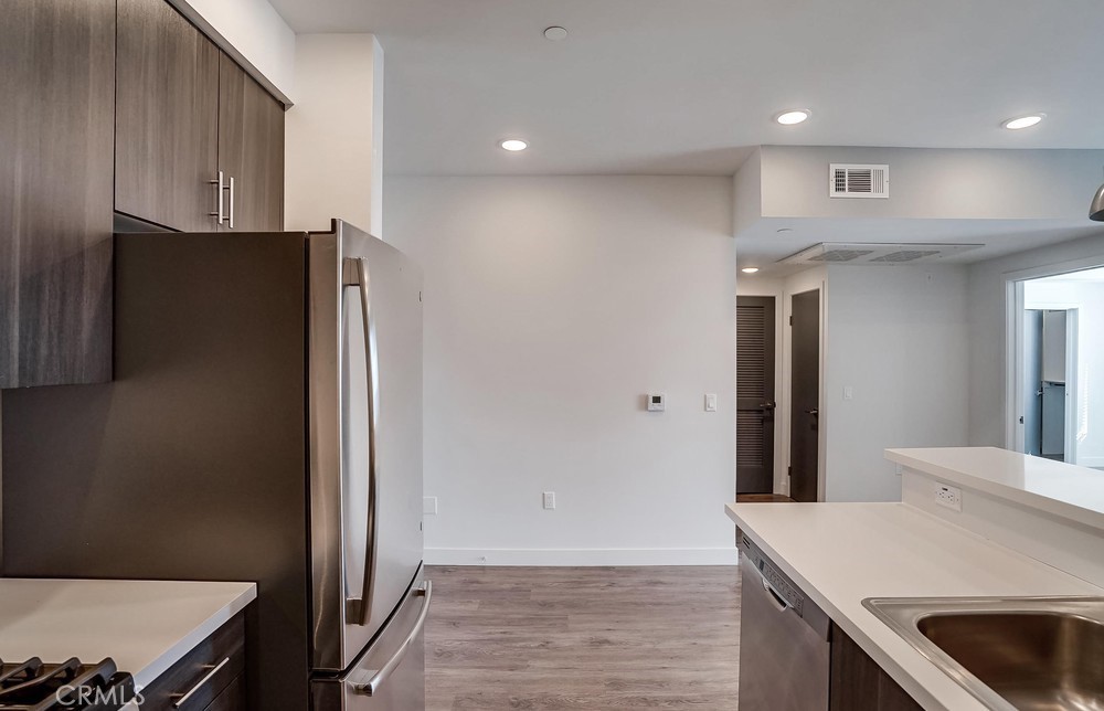 6015 Woodman Avenue, Unit 301 Van Nuys, CA 91401 - Photo 16 of 34