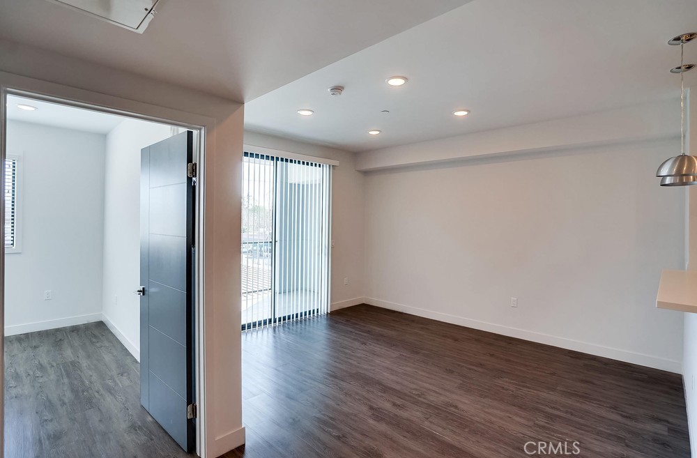 6015 Woodman Avenue, Unit 301 Van Nuys, CA 91401 - Photo 19 of 34