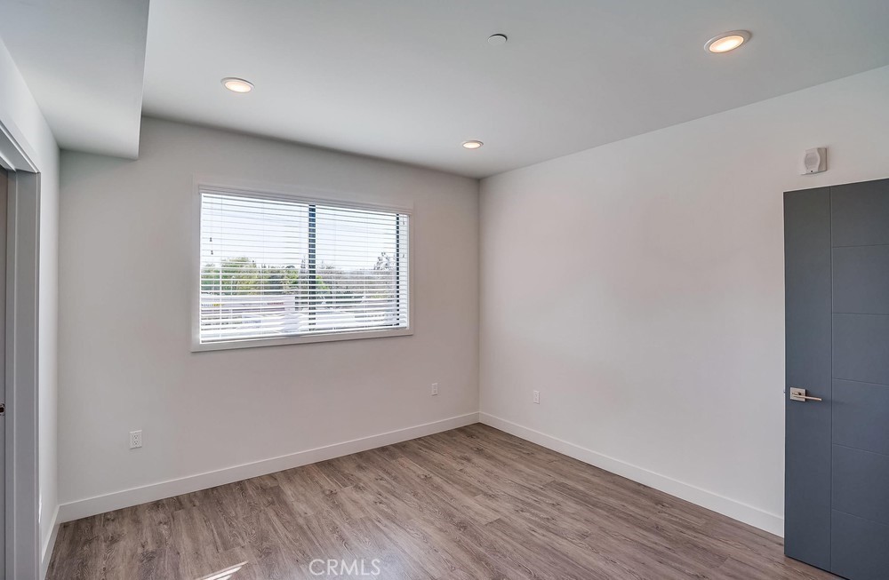 6015 Woodman Avenue, Unit 301 Van Nuys, CA 91401 - Photo 20 of 34