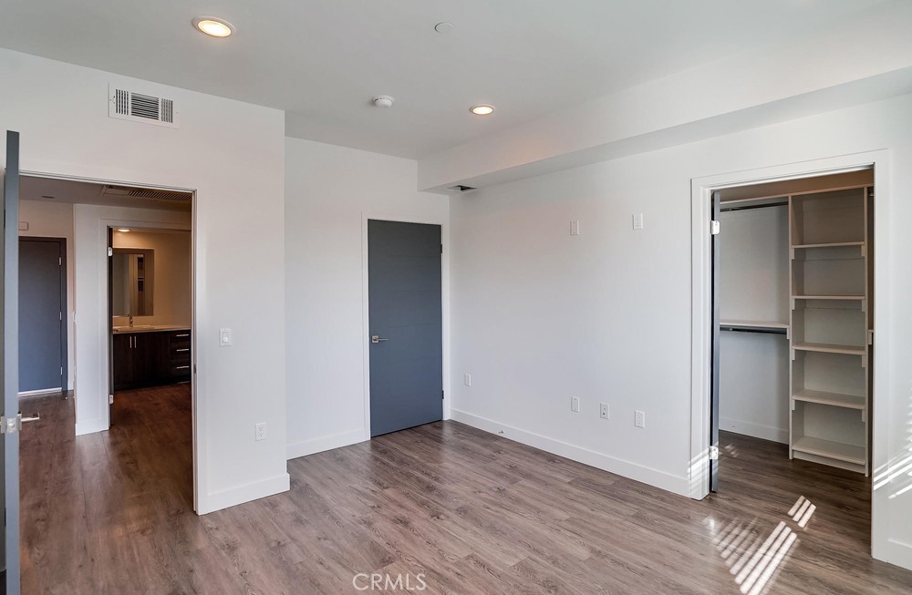 6015 Woodman Avenue, Unit 301 Van Nuys, CA 91401 - Photo 22 of 34