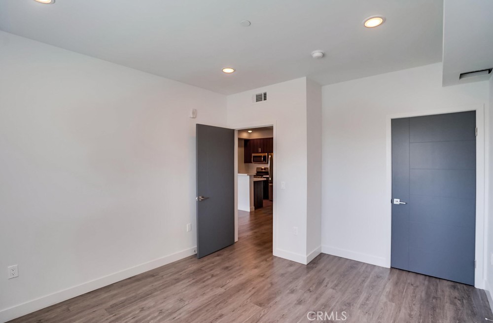 6015 Woodman Avenue, Unit 301 Van Nuys, CA 91401 - Photo 23 of 34