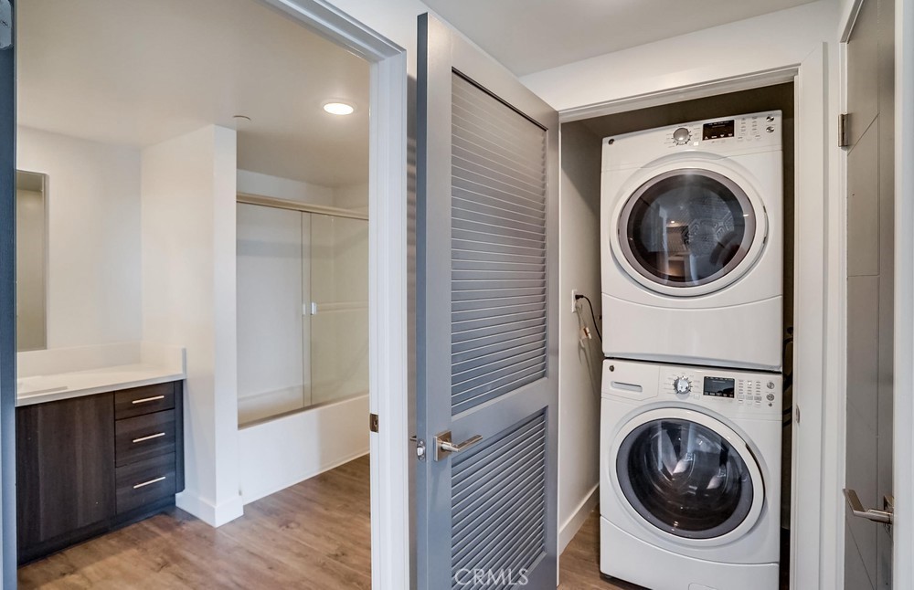 6015 Woodman Avenue, Unit 301 Van Nuys, CA 91401 - Photo 26 of 34