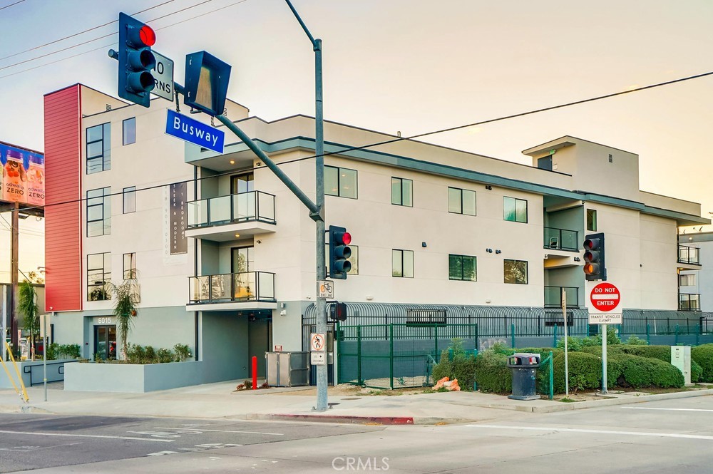 6015 Woodman Avenue, Unit 301 Van Nuys, CA 91401 - Photo 34 of 34