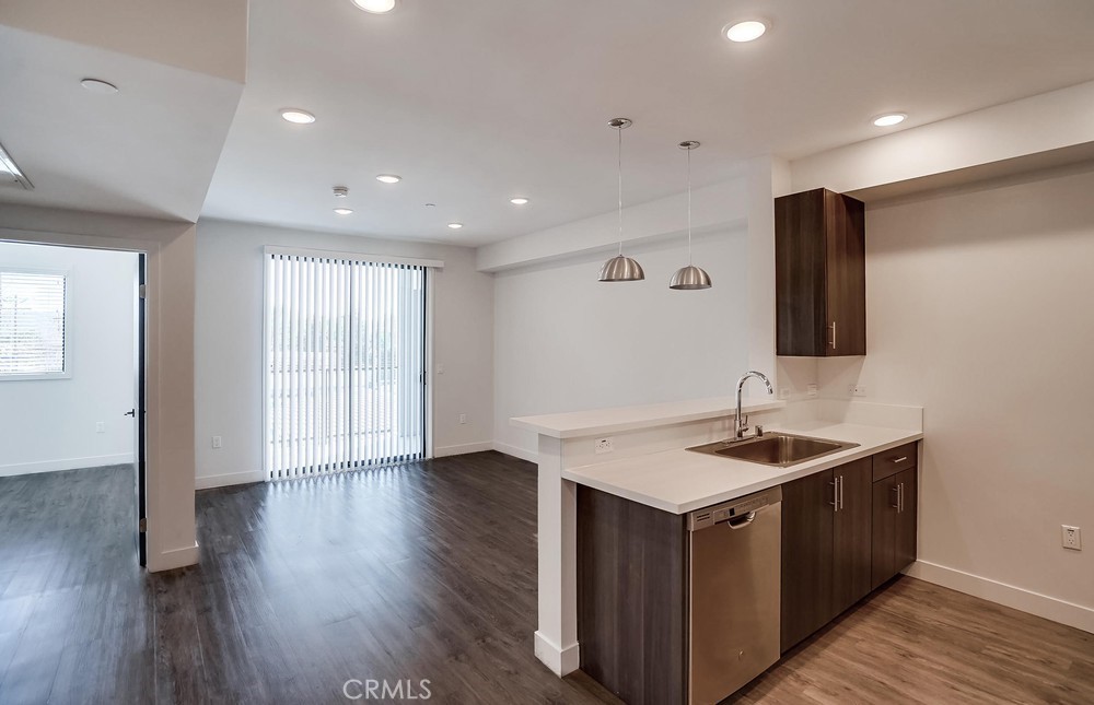 6015 Woodman Avenue, Unit 301 Van Nuys, CA 91401 - Photo 4 of 34